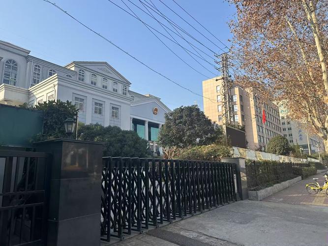 新澳门2025今晚开什么和律师收同案相反判决与同一律所为同案犯辩护