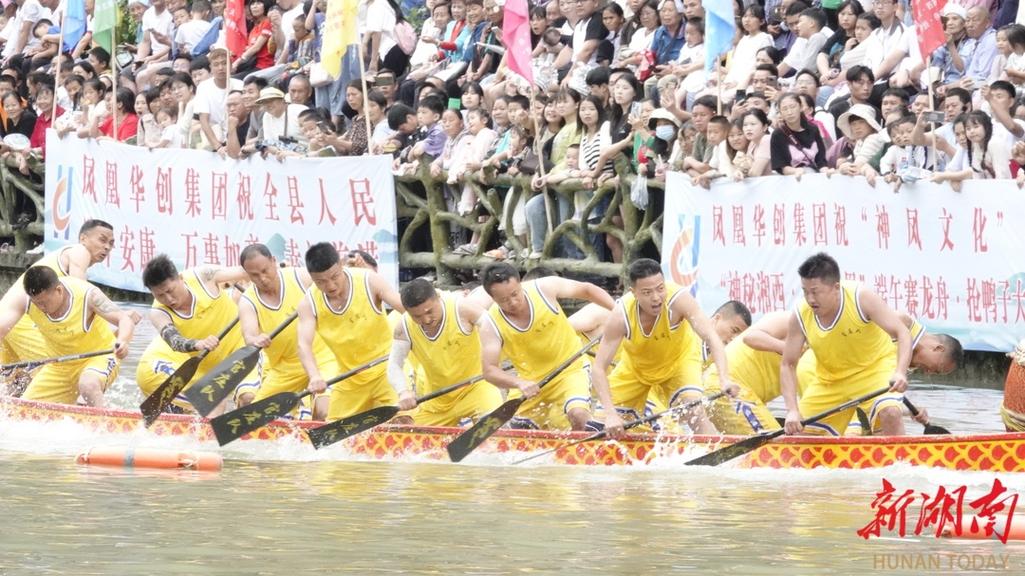 新澳2025最新资料大全18和凤凰古城百人抢鸭子与凤凰古城百人抢鸭子是真的吗