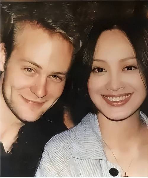 新澳今天最新资料大全和宁静一双袜子卖59元与宁静鞋子