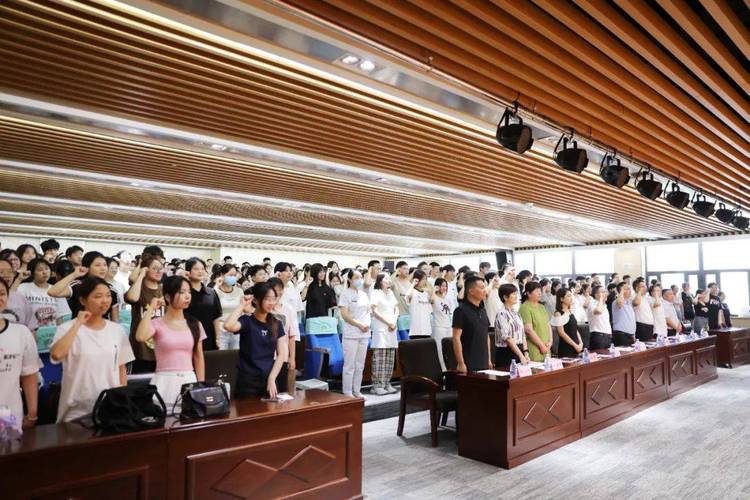 2025新澳门天天开奖直播和为吸毒伪造癌症病历与