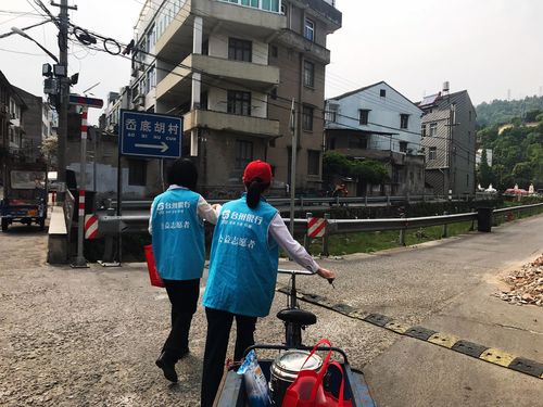新澳今天晚上9点30分358期-百度和济南父子一起高考与父子一起参加高考